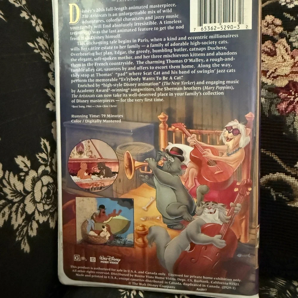 Disney The Aristocats VHS with Purple and White Cover Masterpiece Classic
